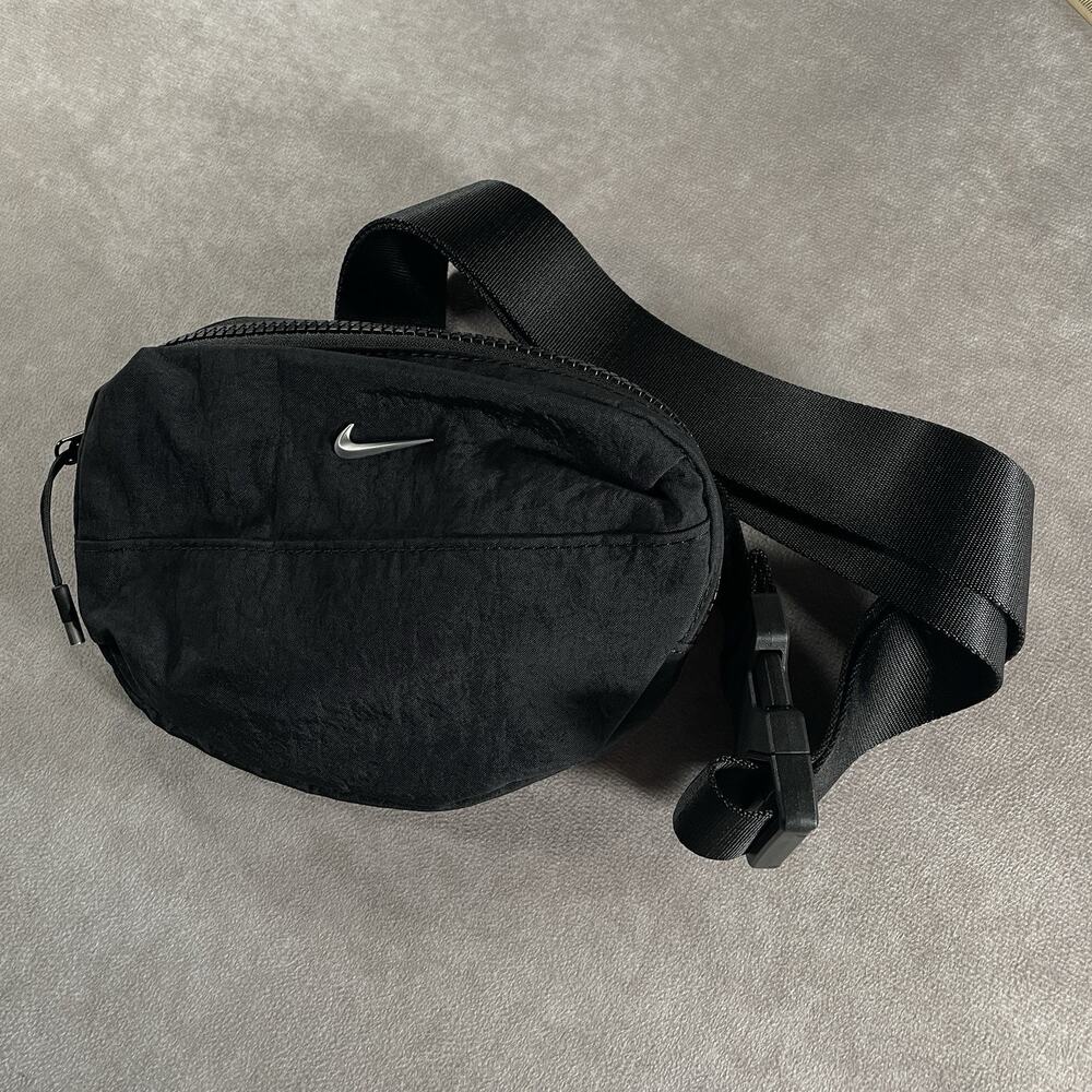 Nike Black Waist Pack Belt Bag Zipper Closure 5L 2 Pockets Adjustable Strap